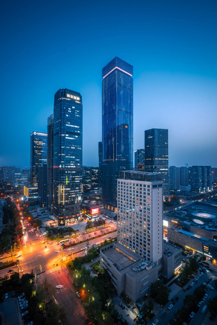 蓝调下的西安CBD