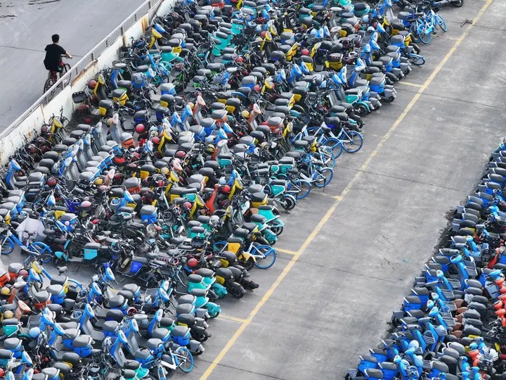 废弃共享电单车