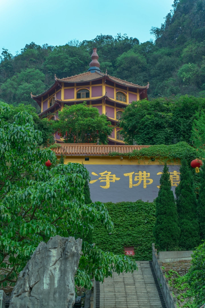 四月的万佛寺和万峰林