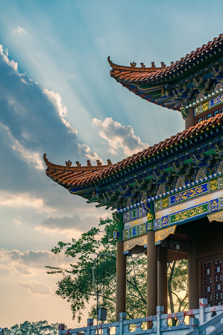 宁静黄昏时的水晶寺