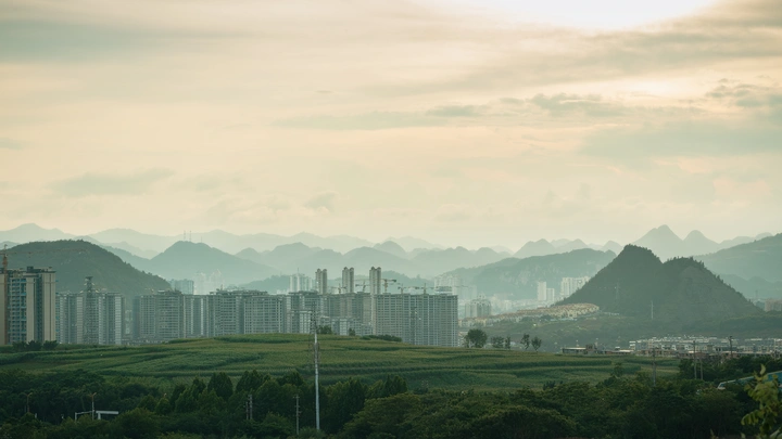 兴义市郊区傍晚的景色