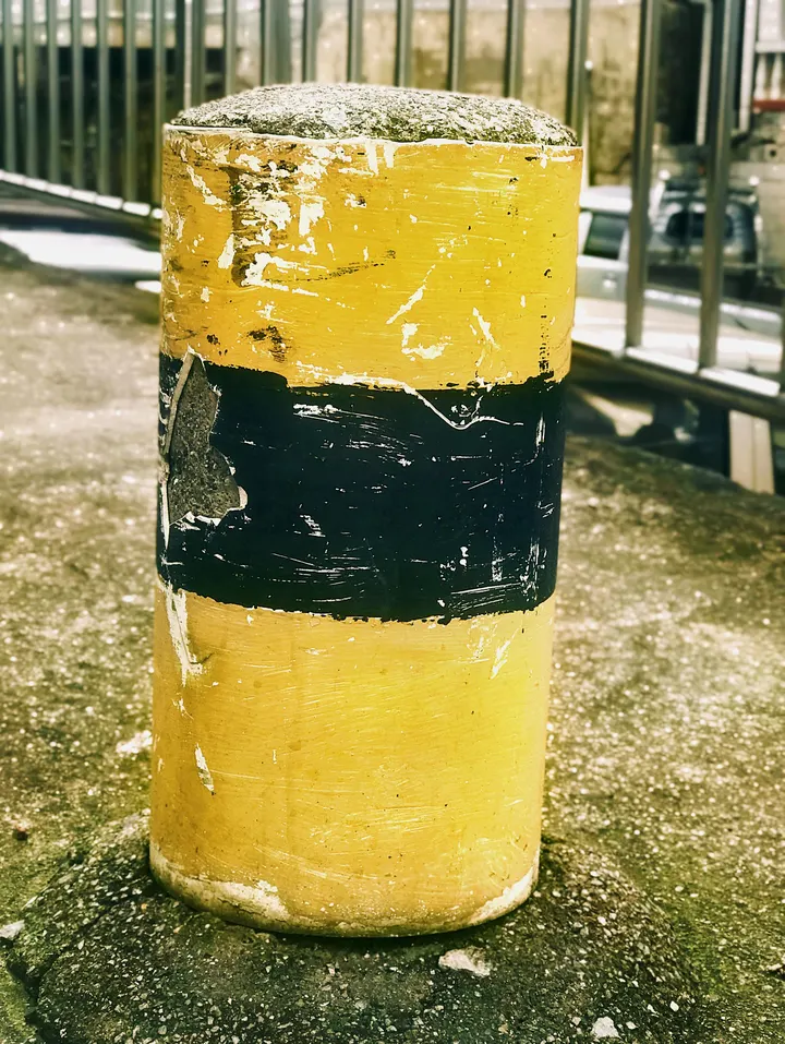 《斑驳路障：岁月印记》