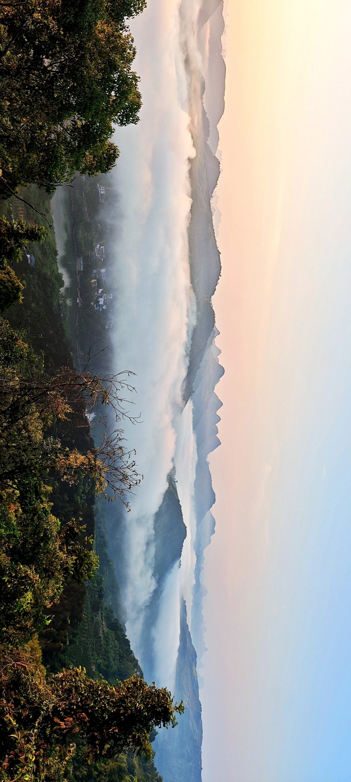 《日出与云海》