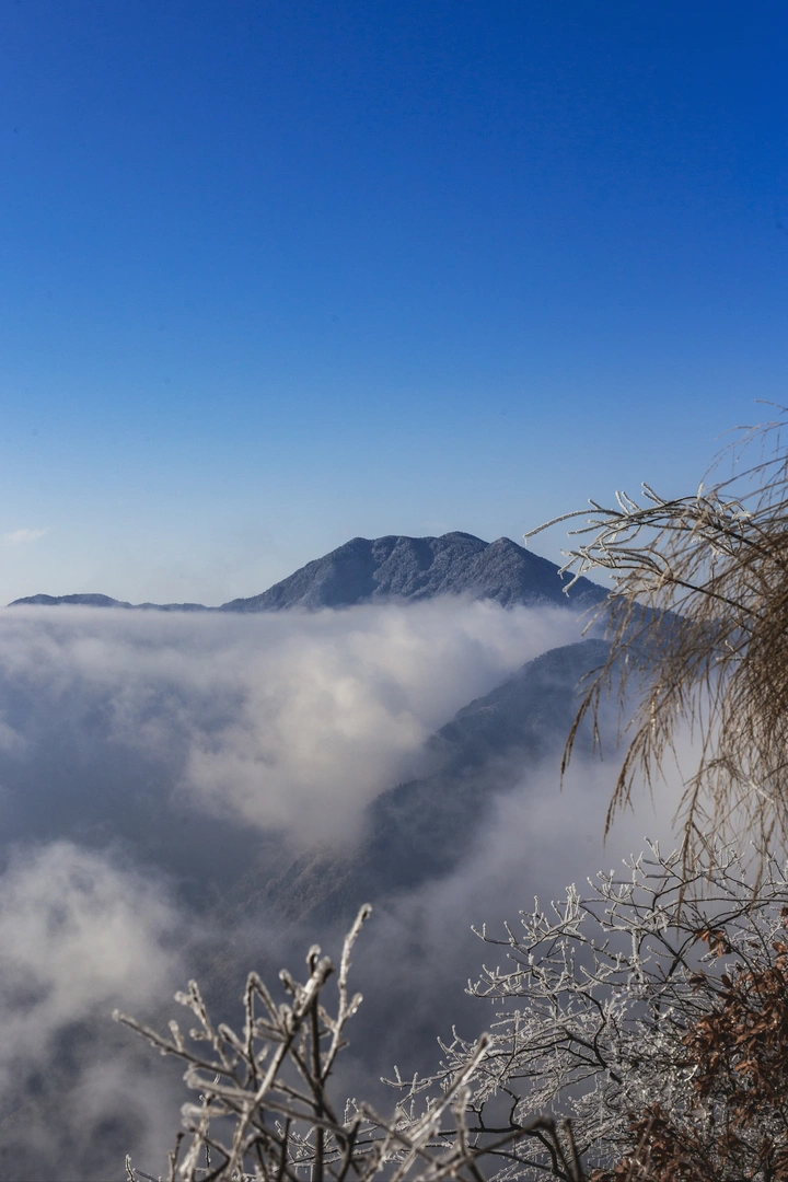 雪中庐山