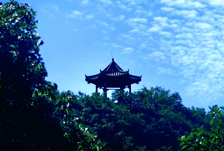 祥云绕亭