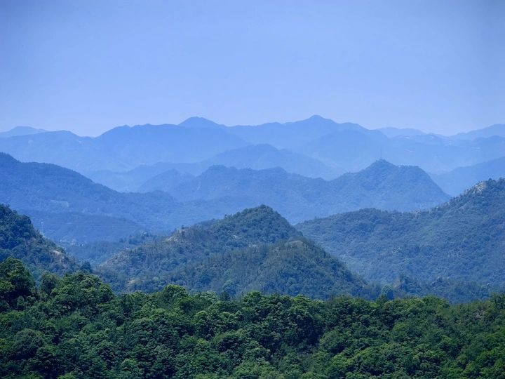 崇山峻岭
