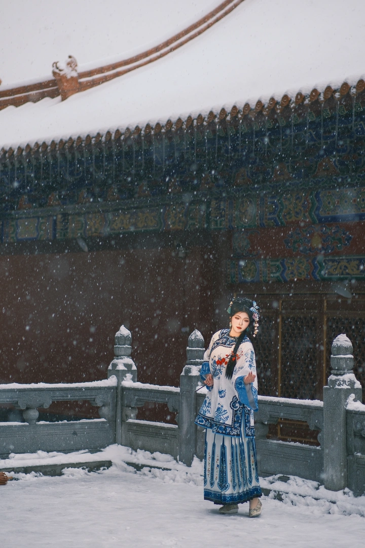 眉间雪落
