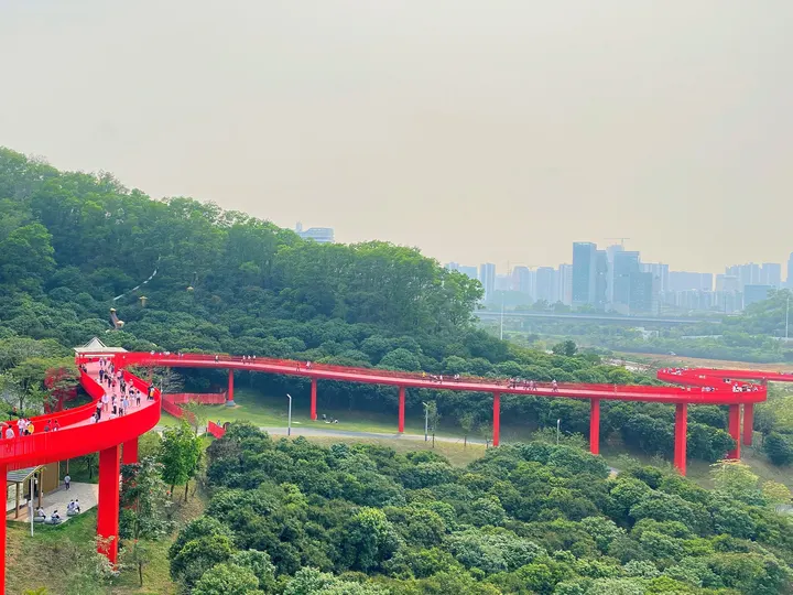 中国第二大钢构单柱多曲红色景观