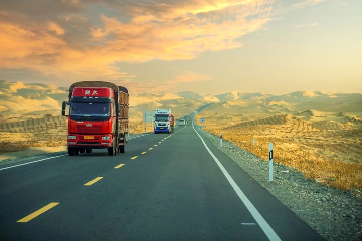 第三条穿越塔克拉玛干沙漠的公路