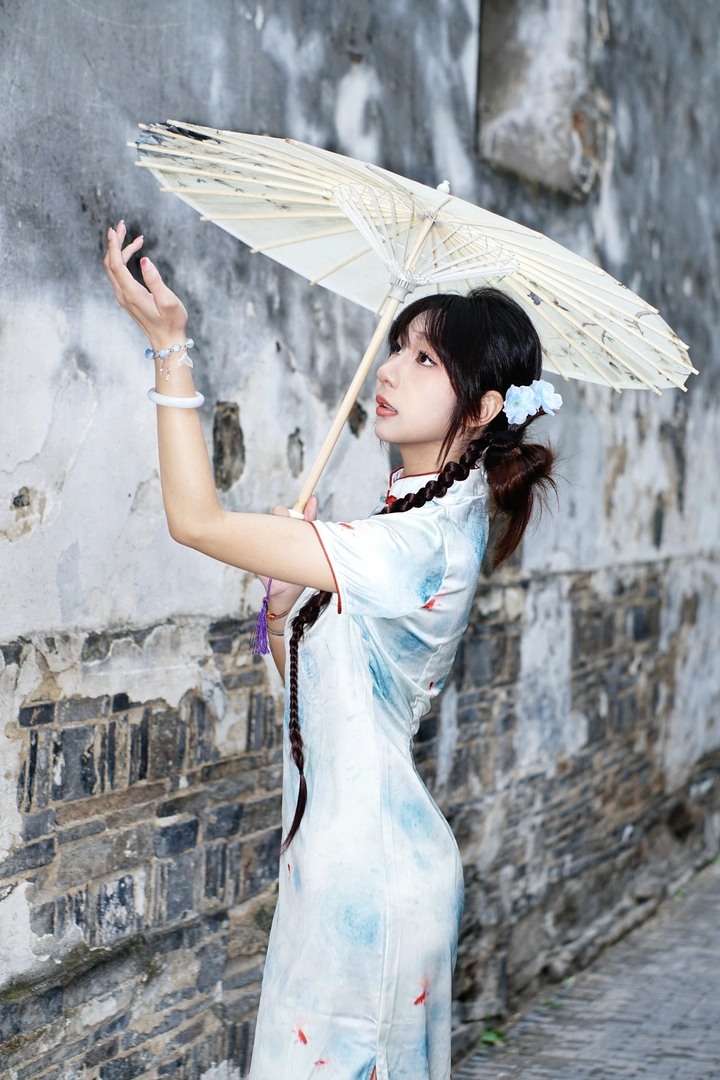 遇见她 如春水映梨花