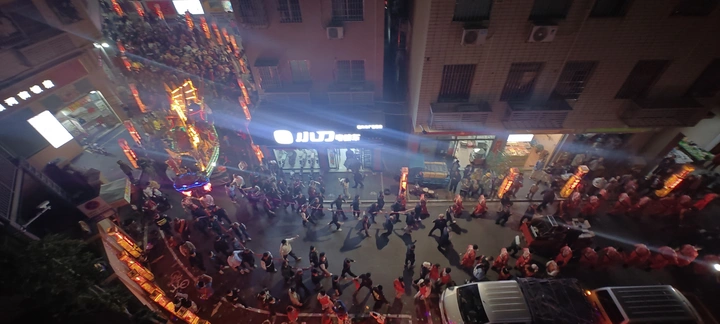 龙船夜行