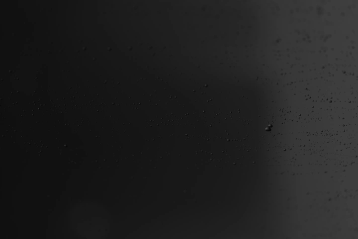 当窗外暴雨时