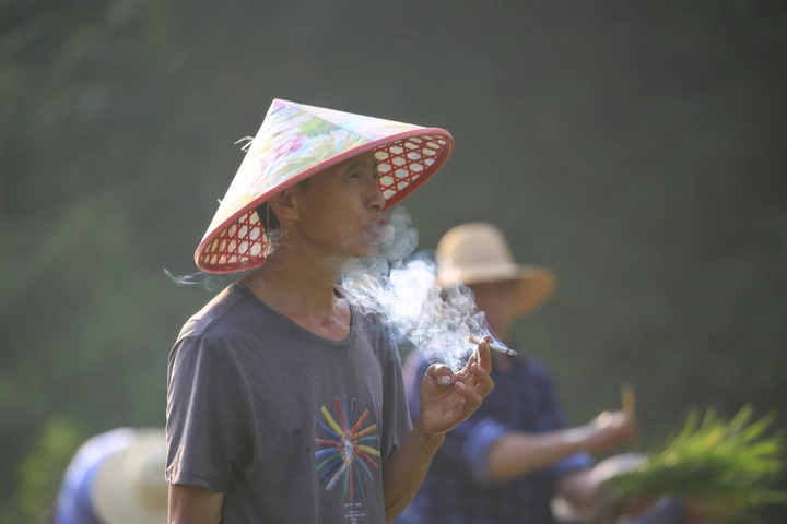 吞云吐雾
