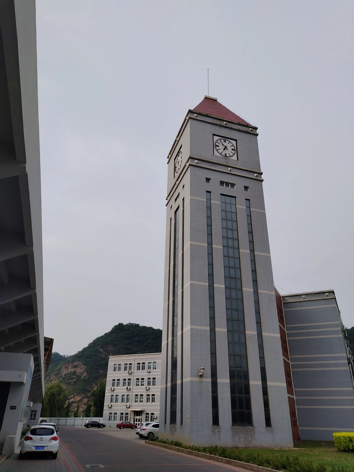 沧桑的钟楼