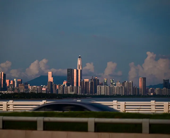 夕阳下的平安大厦