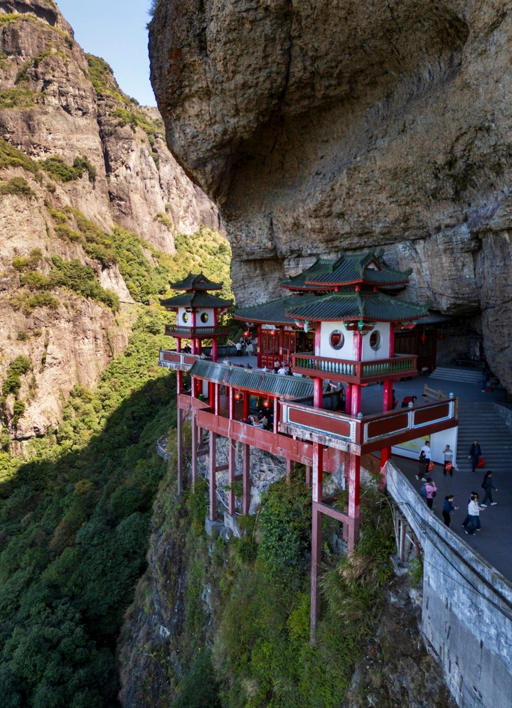 悬崖上的寺庙