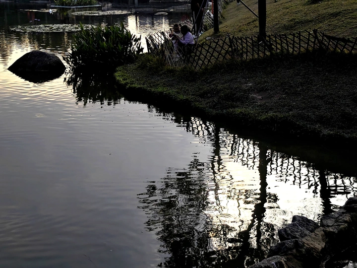 湖水揉碎夕阳