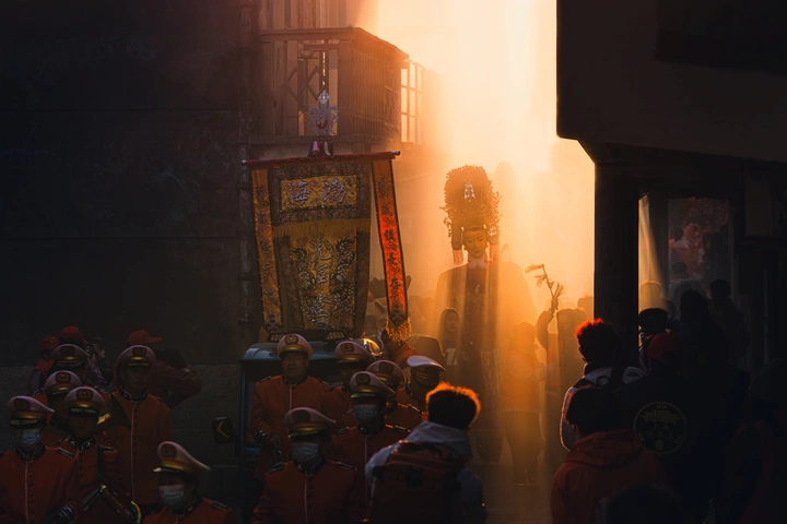 天神下凡