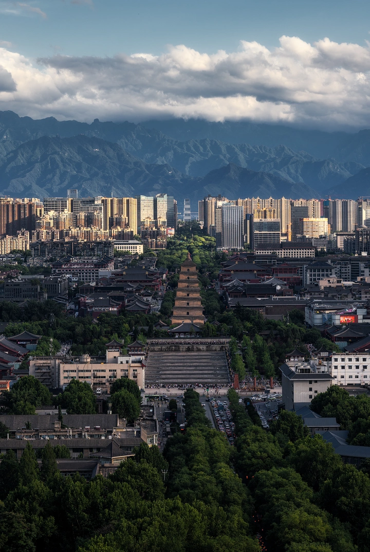 云起秦岭，塔映长安