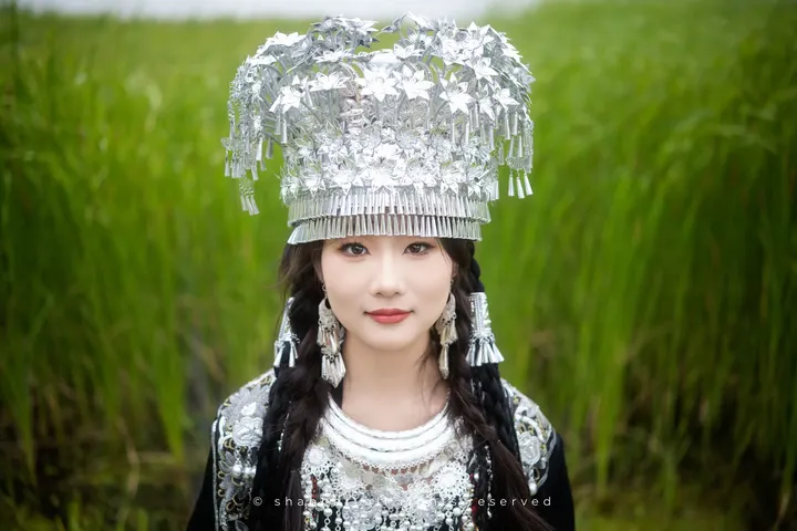 苗族少女