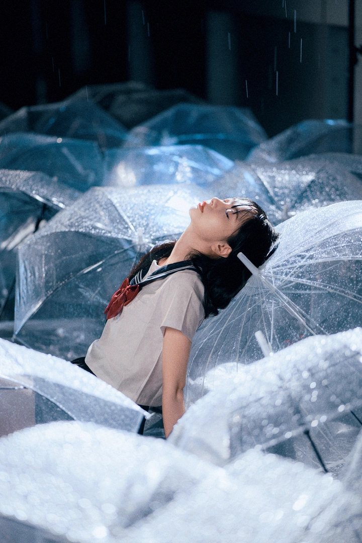 “恋如雨止。”