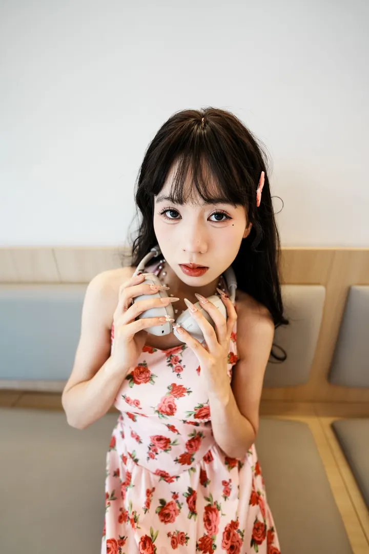 凸出甜美