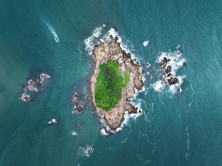 闯入孤岛