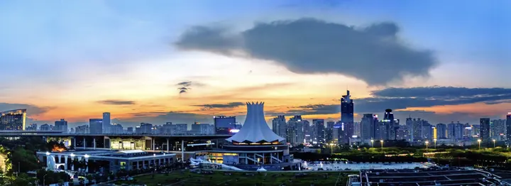 夕阳下的会展中心