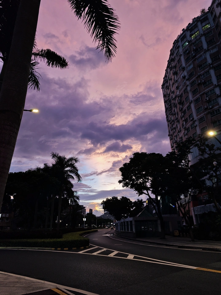 台风的前一天晚上出去溜达。