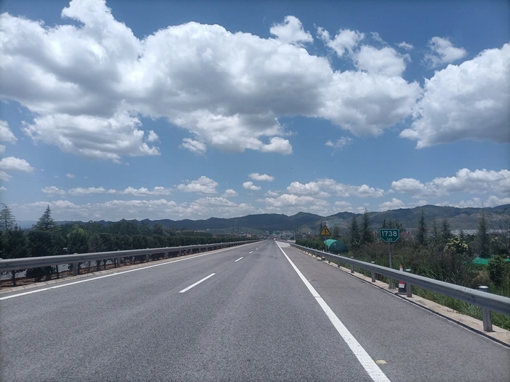 阳光路上
