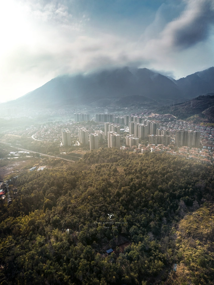 雨后山下