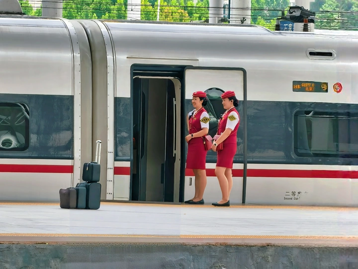 站台婧影