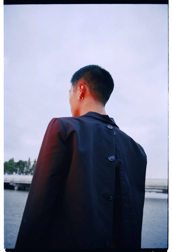 《平凡红》
