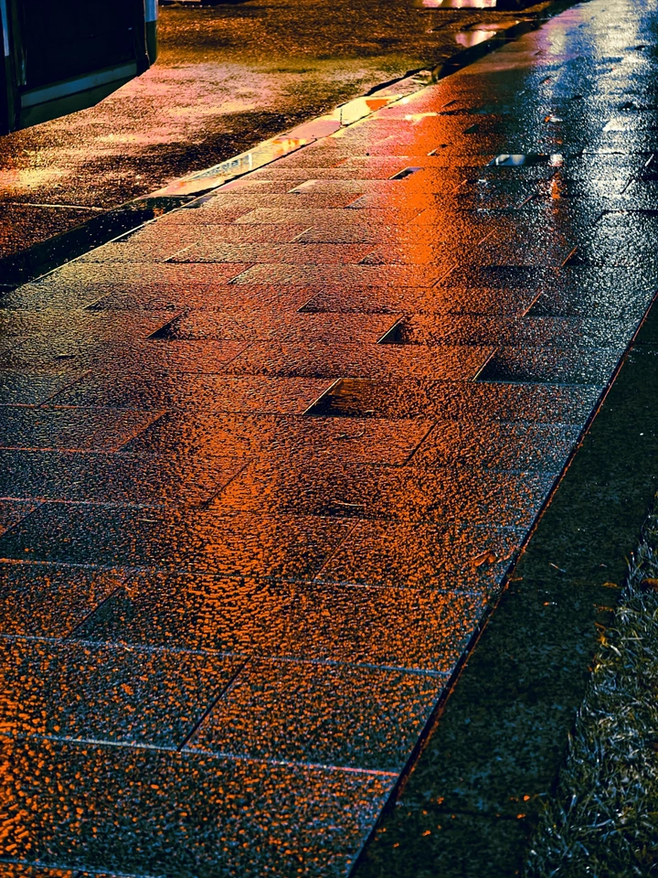 雨夜光影