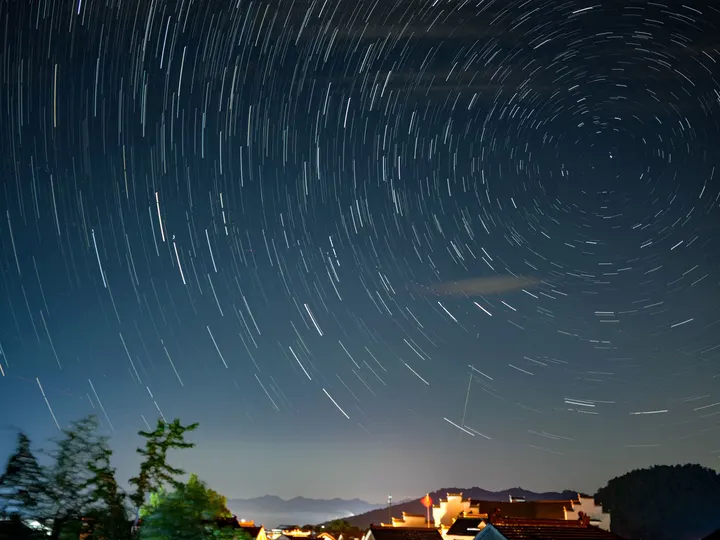 《家门口头顶上的那片星空》