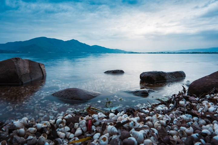 邛海边