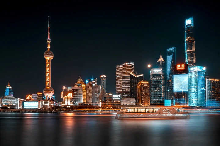 魔都璀璨夜：外滩灯火辉煌时