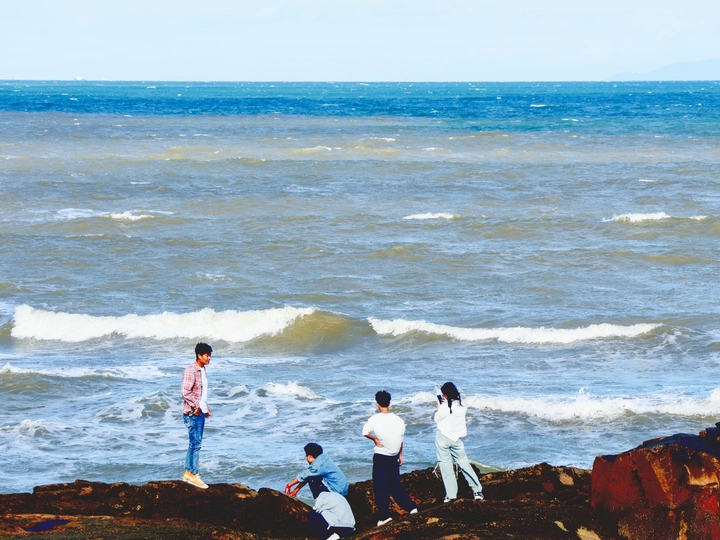 海边的青年