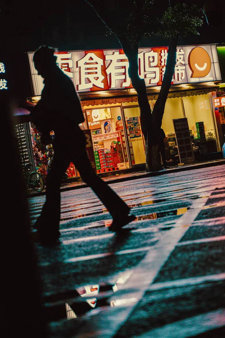 那就一起走在夜晚的街头吧～