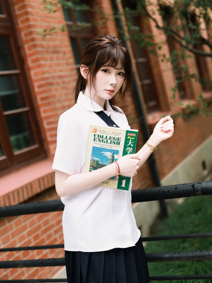 纯纯的校园女神