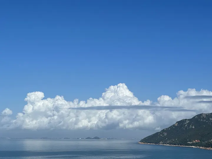 大海与蓝天：自然的梦幻交响