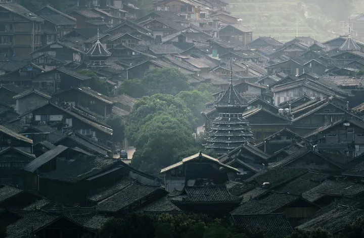 雾中村寨