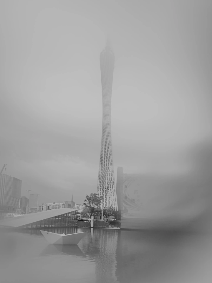云雾缭绕的小蛮腰。