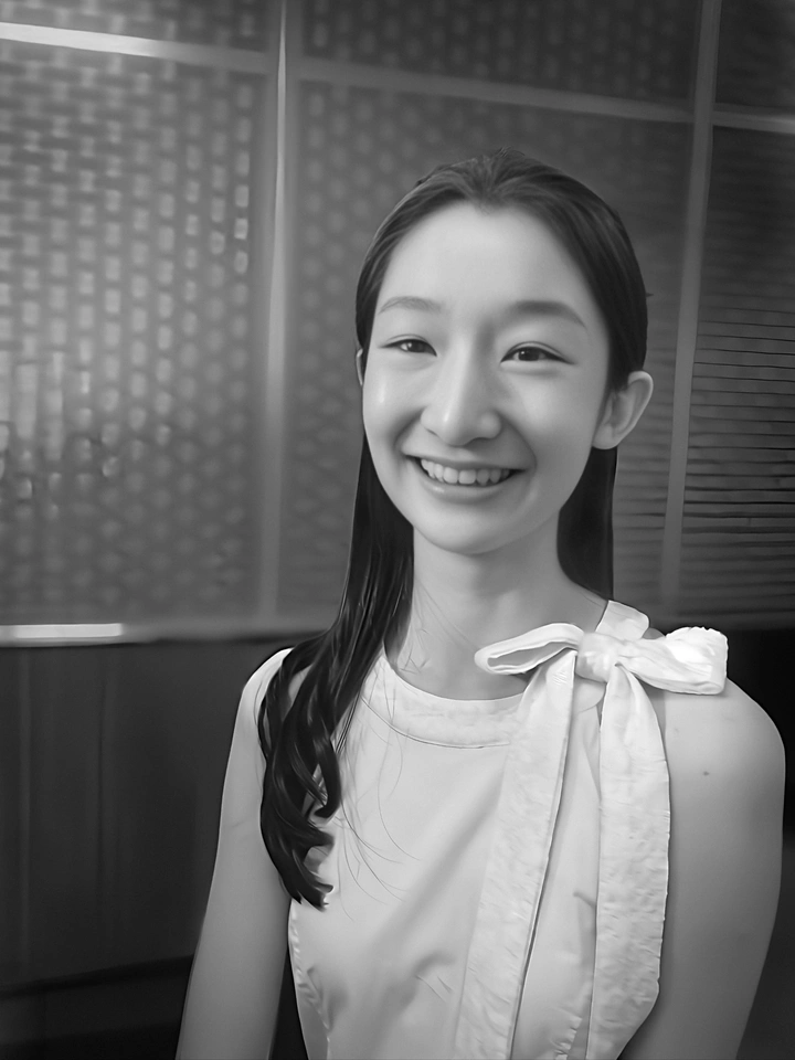 摄影展上的小仙女