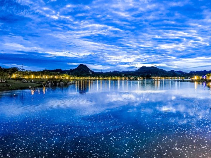 蓝色麦那湖