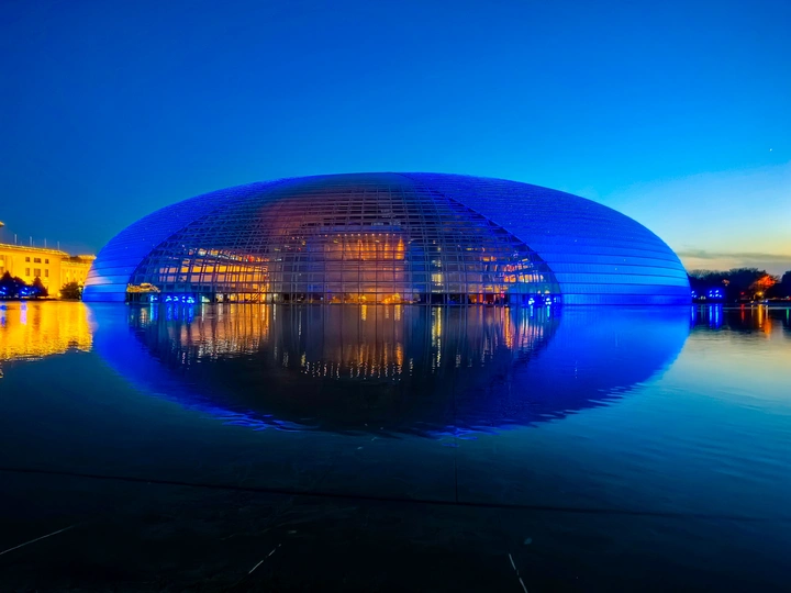 蓝调时间的国家大剧院