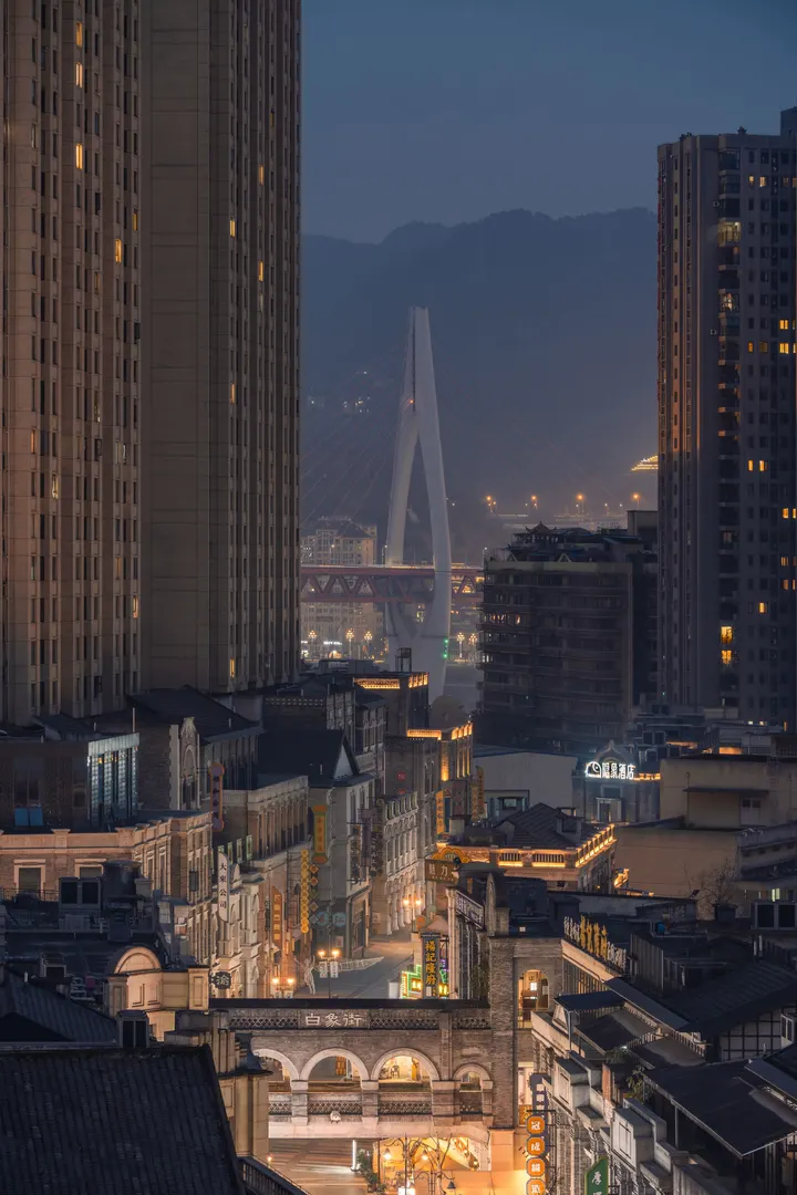 白象街与东水门大桥同框