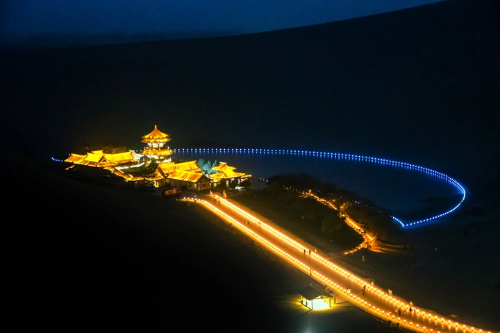 夜影琼楼梦华光