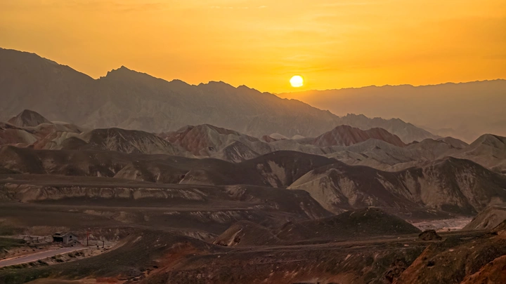 暮霭沉山·光影诗章