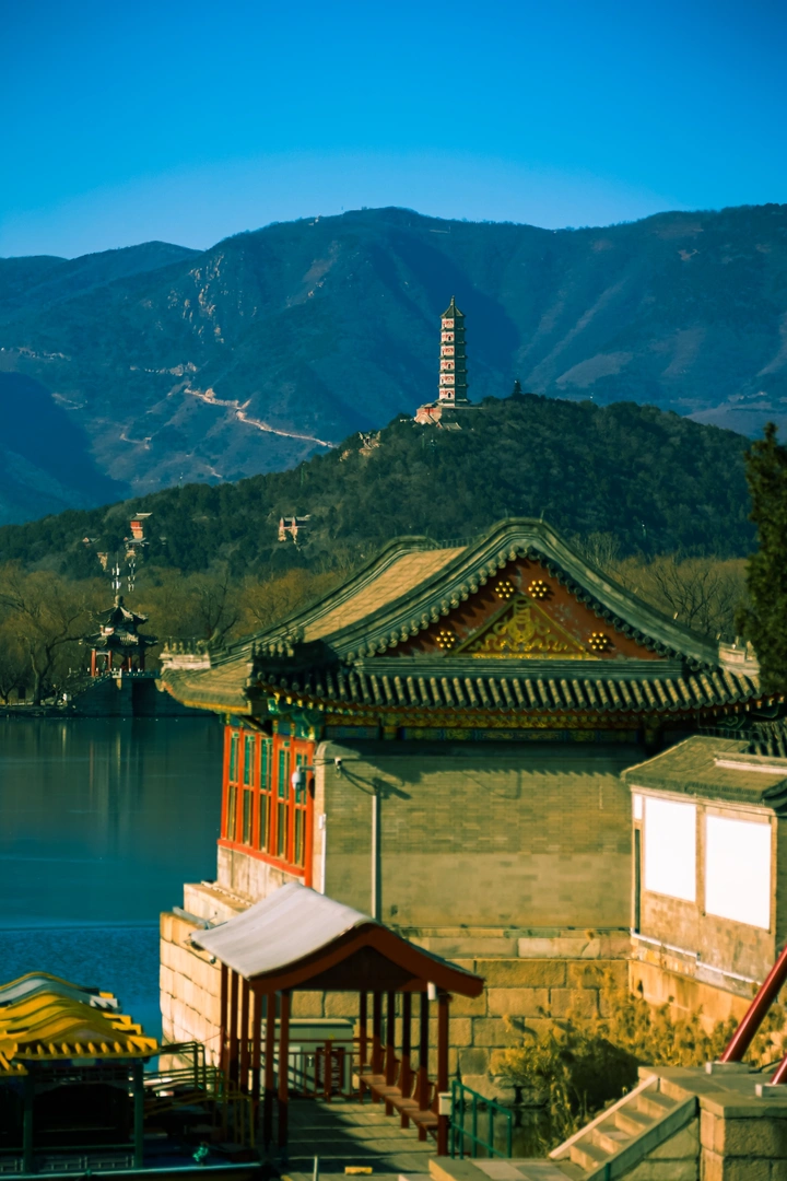 翠峦古塔映轩亭